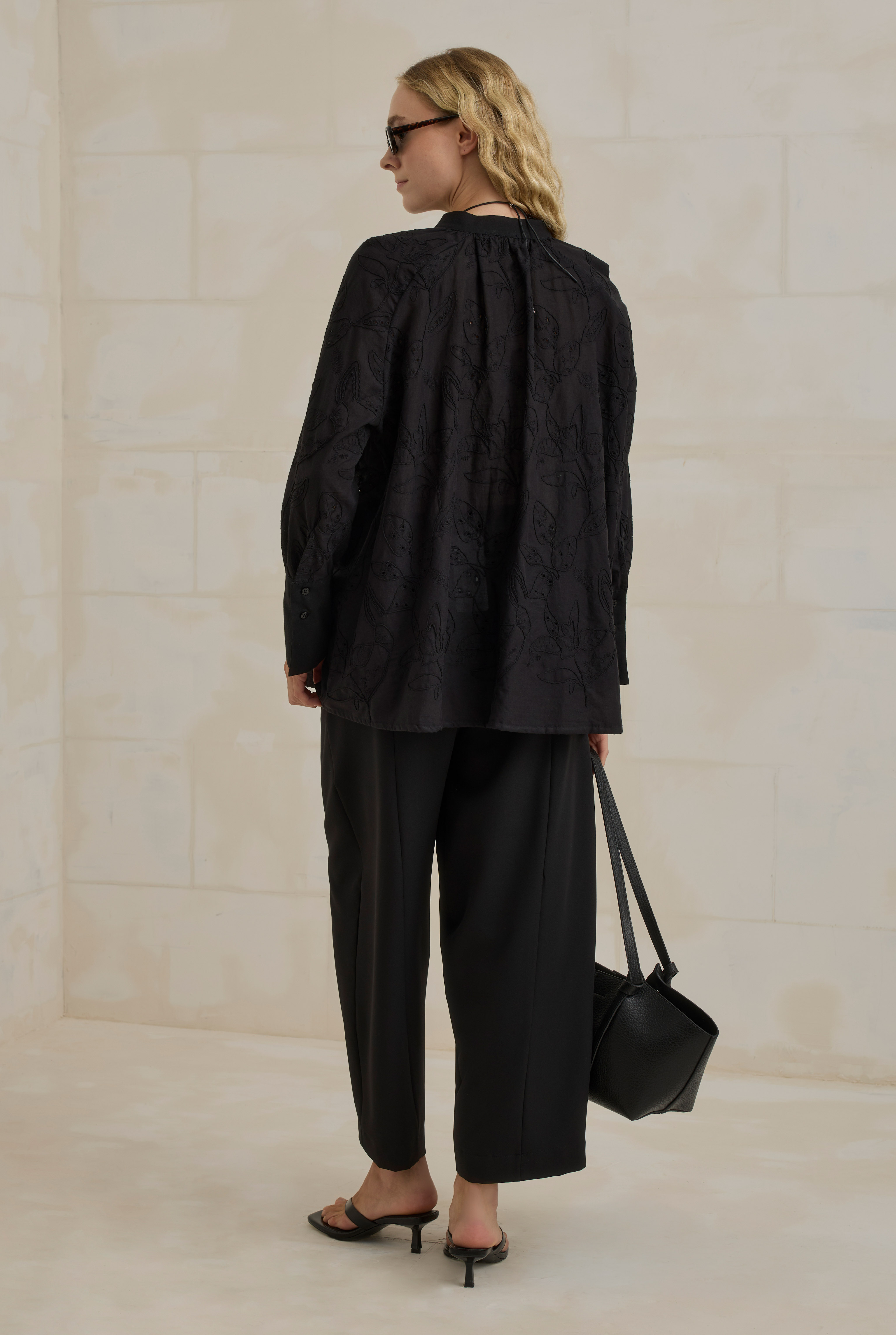 Guipure Tunic Black - 2