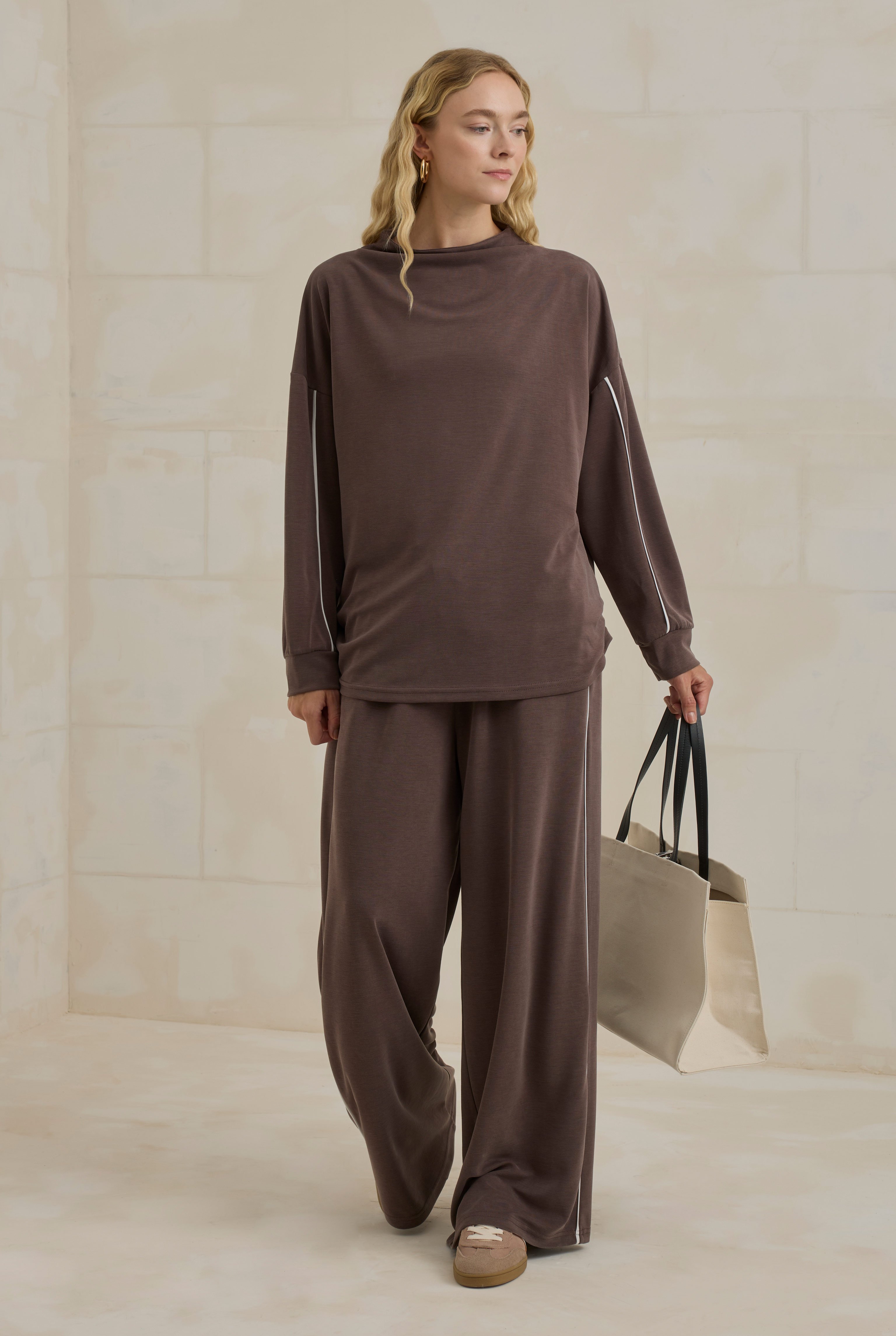 Lightweight Contrast Piping Tracksuit Set Brown - 2