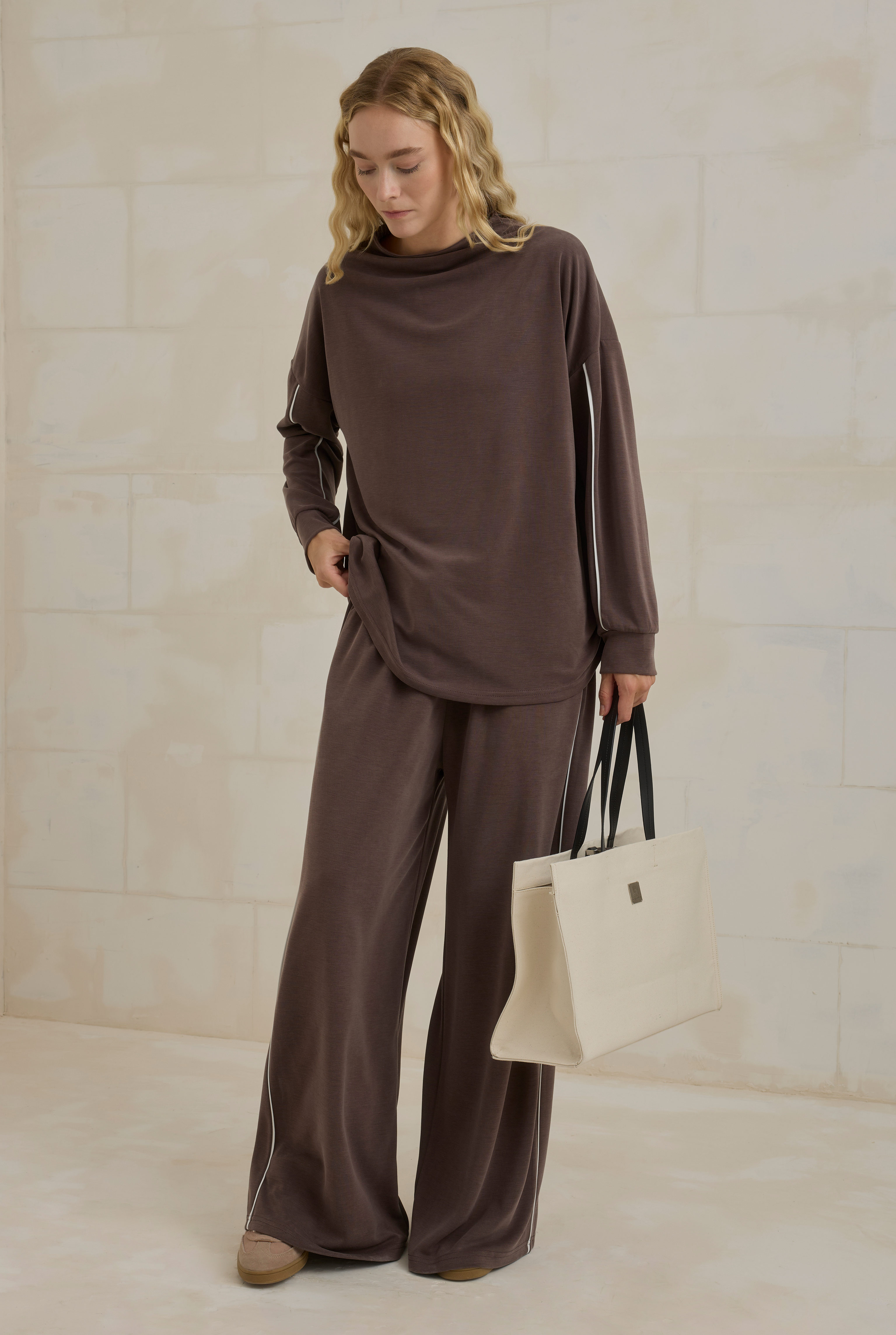 Lightweight Contrast Piping Tracksuit Set Brown - 3