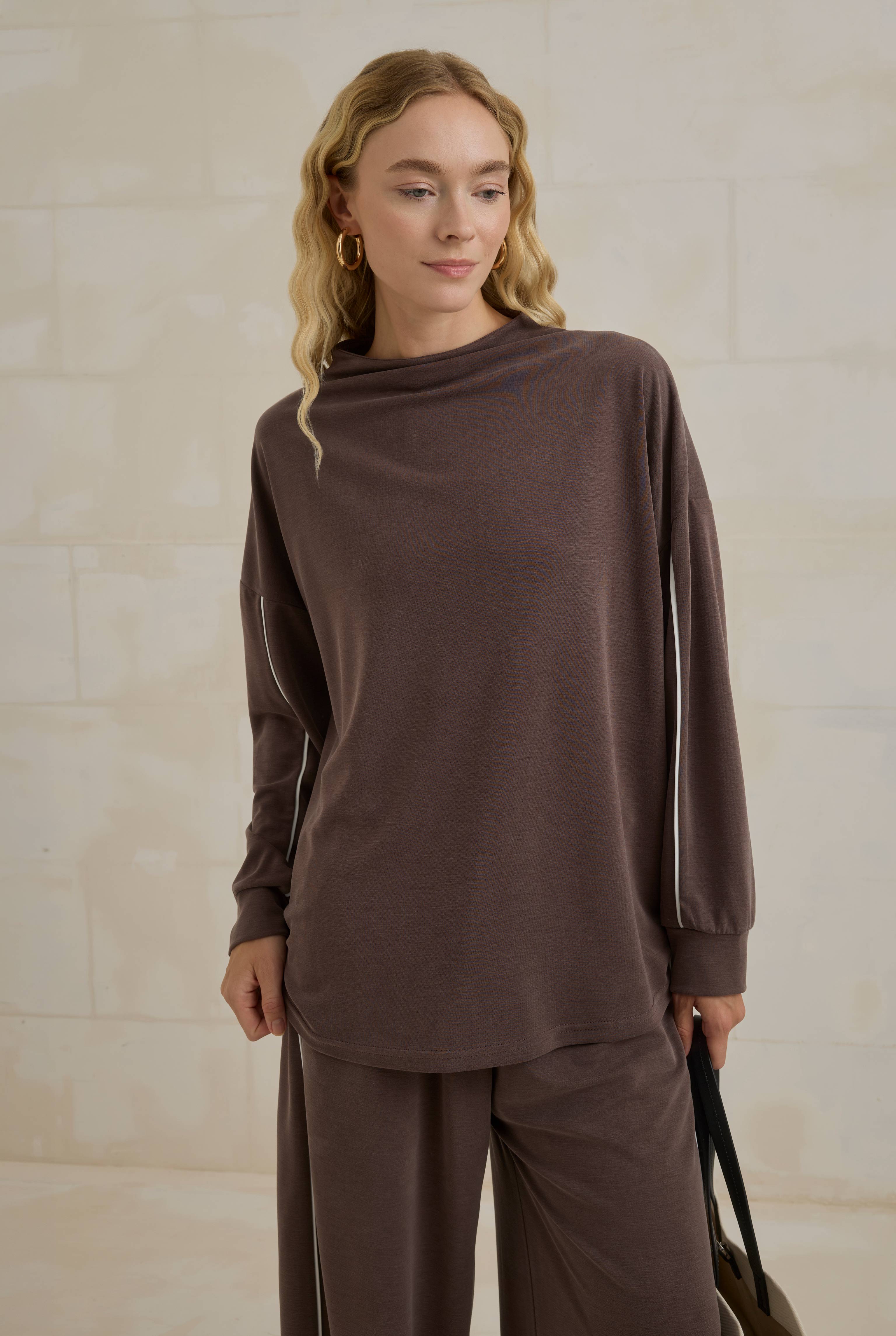 Lightweight Contrast Piping Tracksuit Set Brown - 4