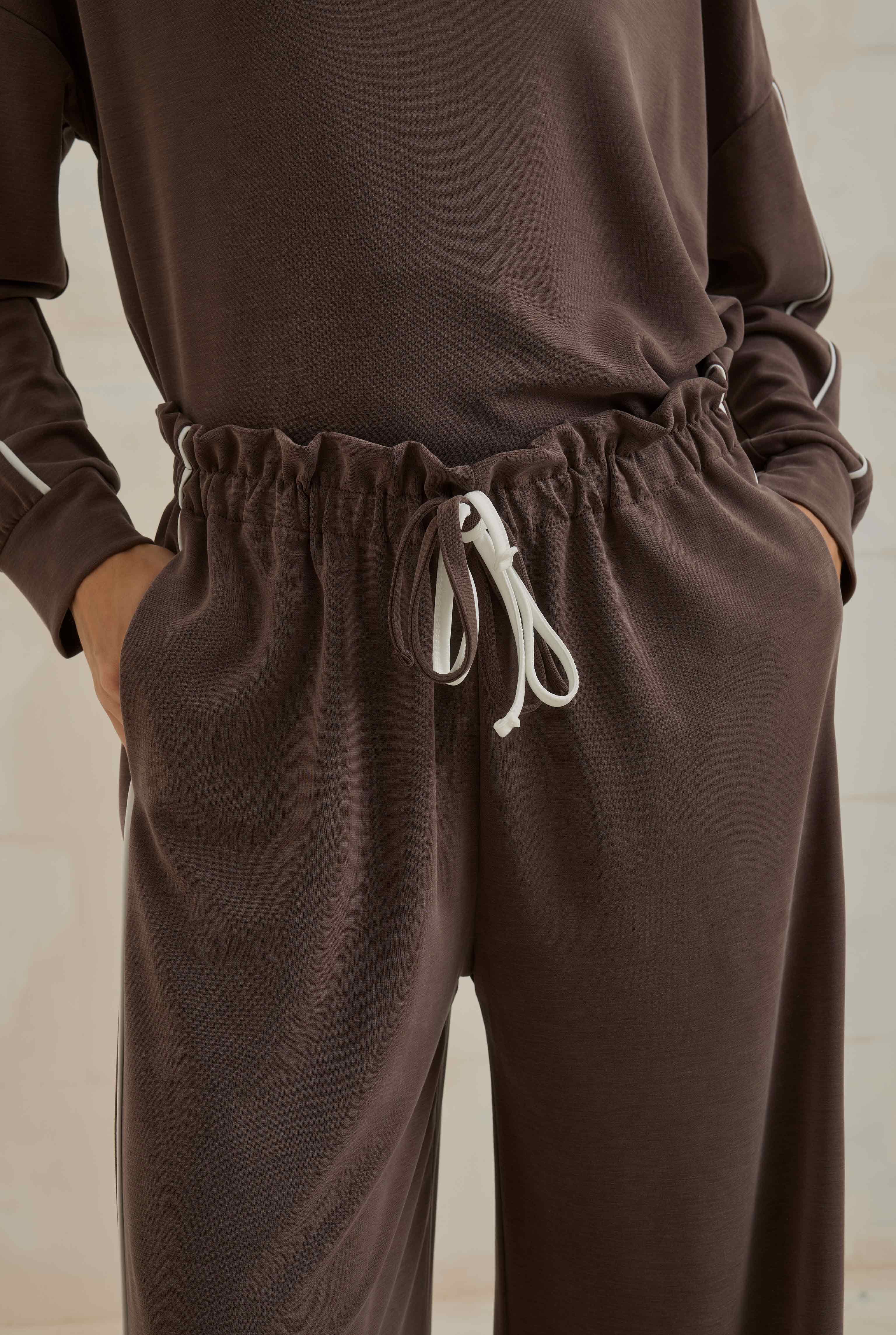 Lightweight Contrast Piping Tracksuit Set Brown - 7