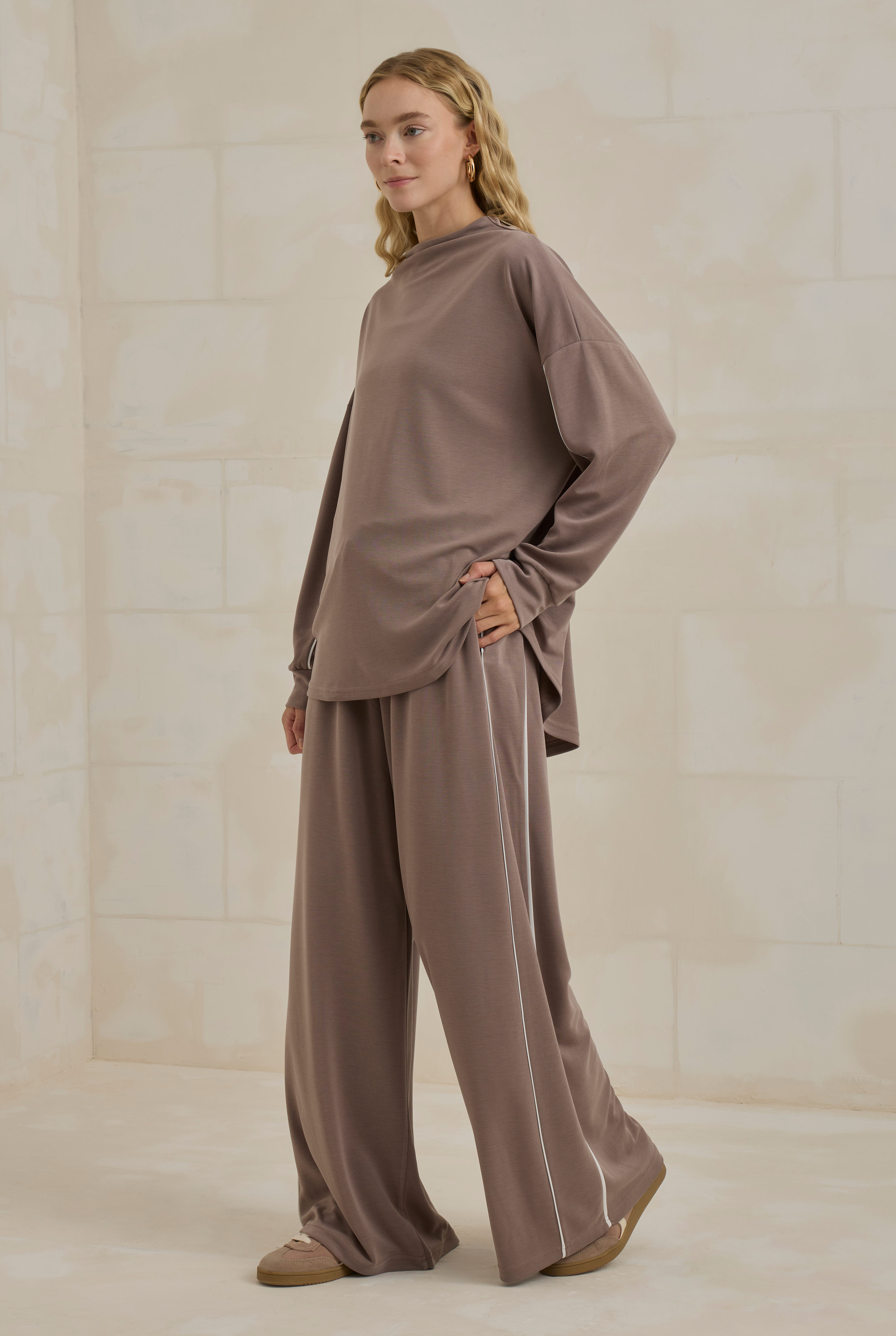 Lightweight Contrast Piping Tracksuit Set Beige - HE-QA