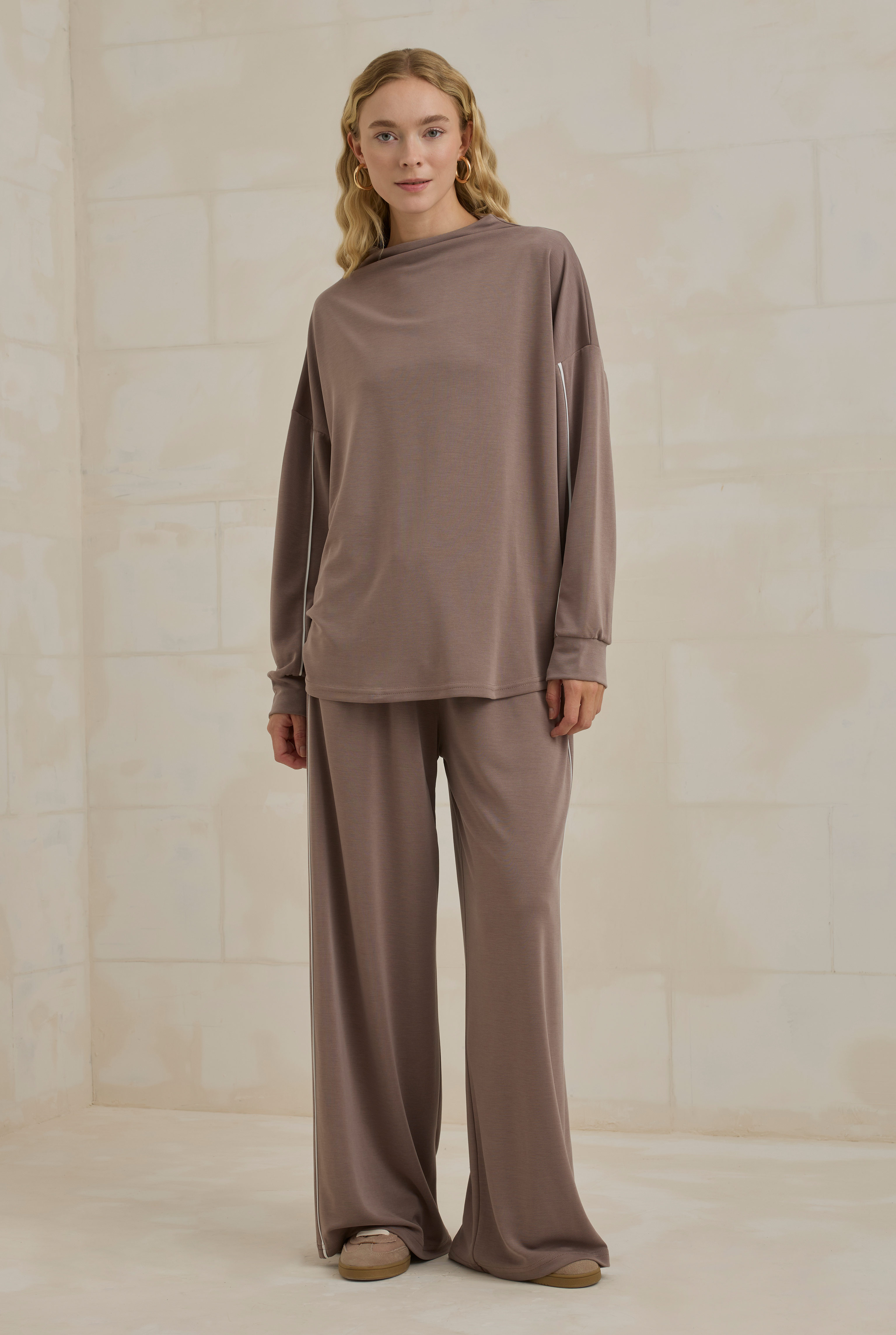 Lightweight Contrast Piping Tracksuit Set Beige - 2