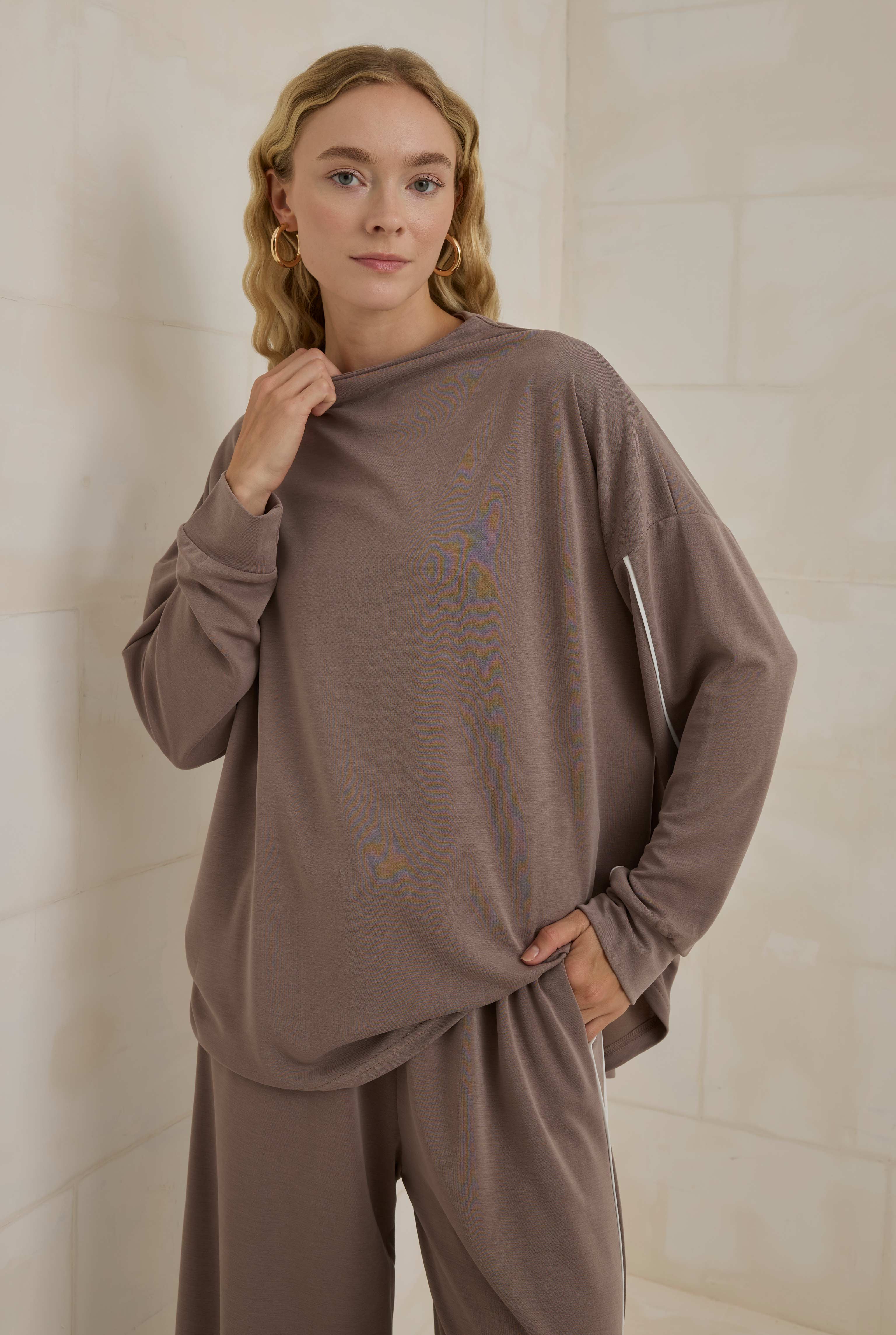 Lightweight Contrast Piping Tracksuit Set Beige - 4