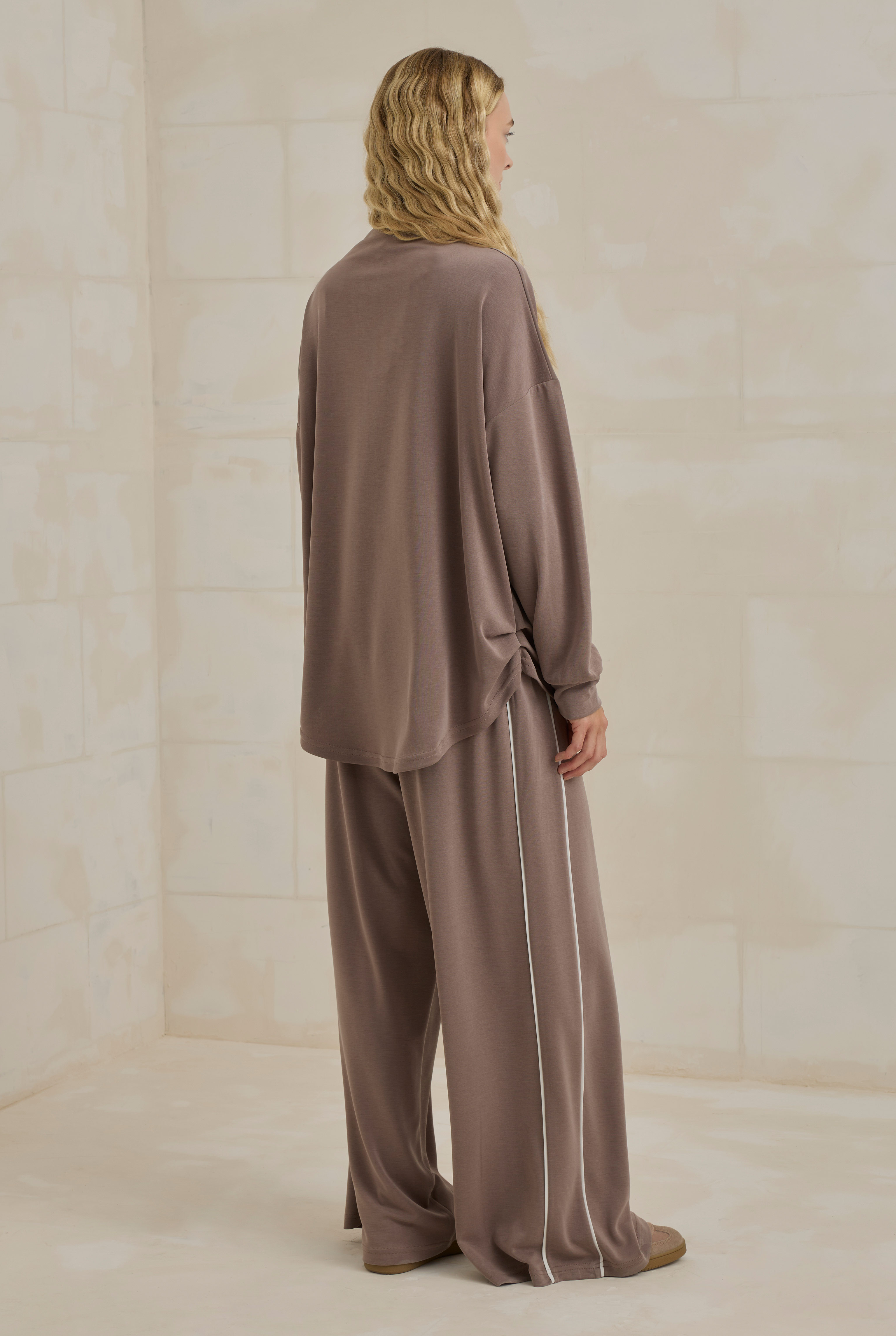 Lightweight Contrast Piping Tracksuit Set Beige - 3