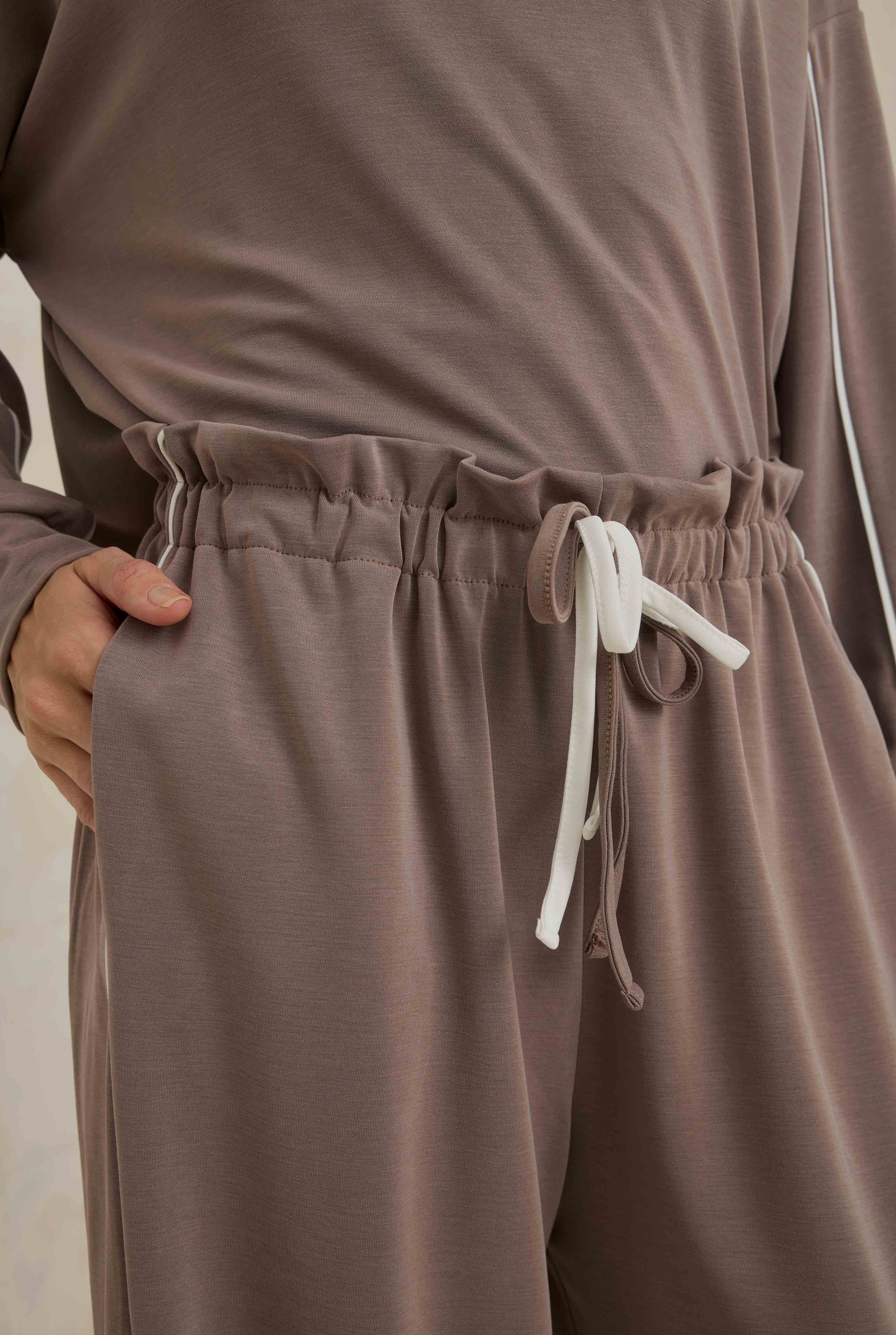 Lightweight Contrast Piping Tracksuit Set Beige - 6