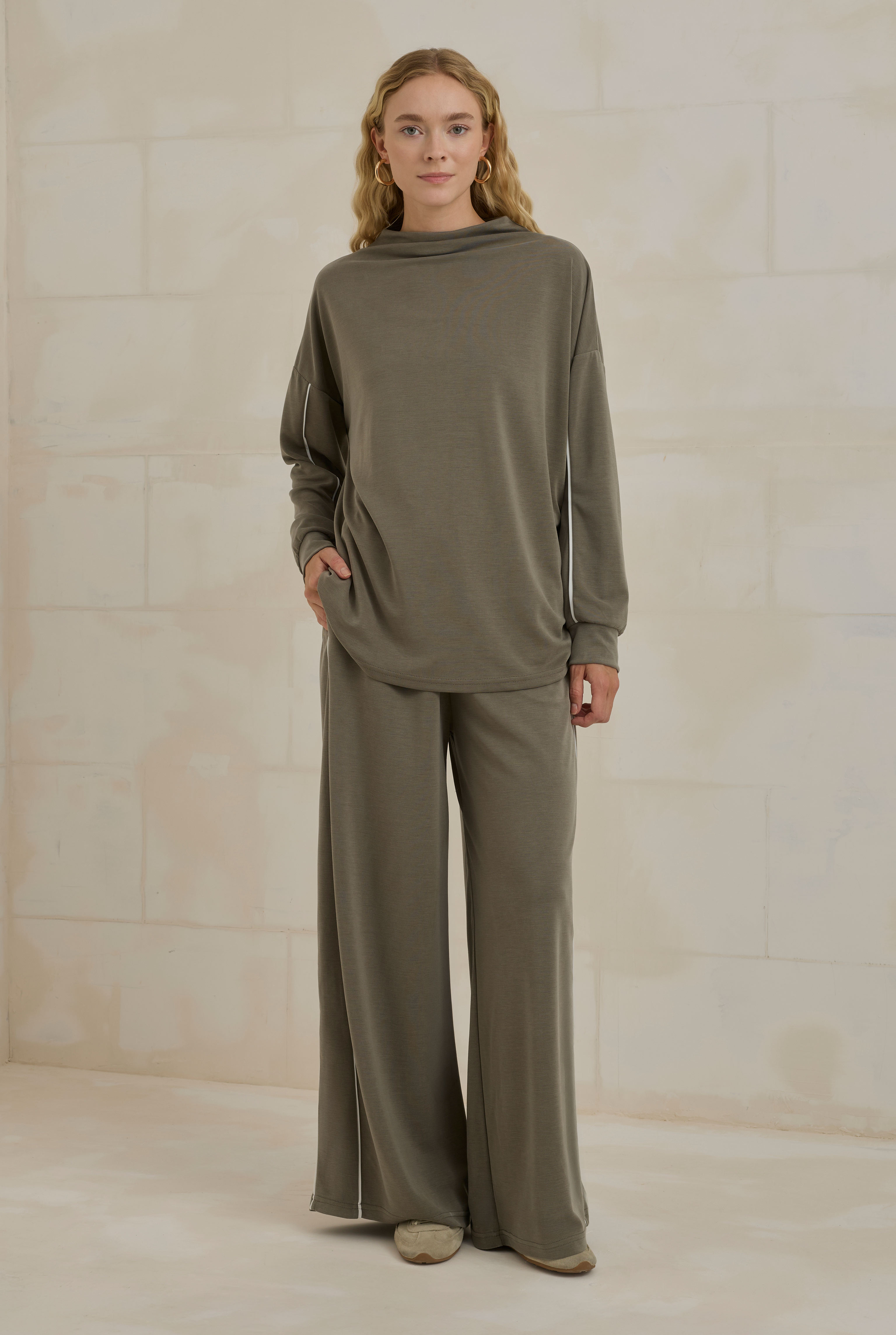 Lightweight Contrast Piping Tracksuit Set Khaki - 1