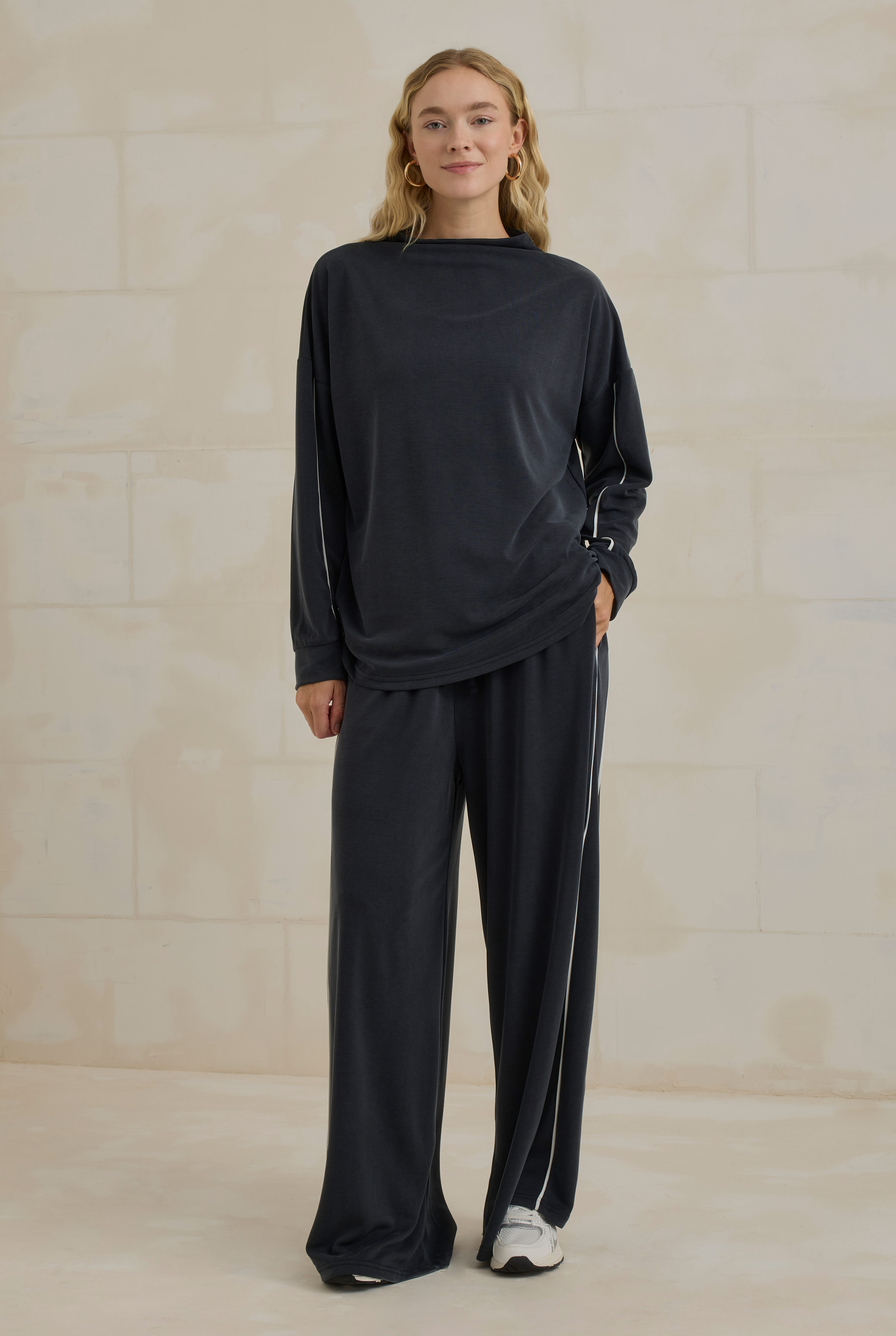 Lightweight Contrast Piping Tracksuit Set Black - HE-QA