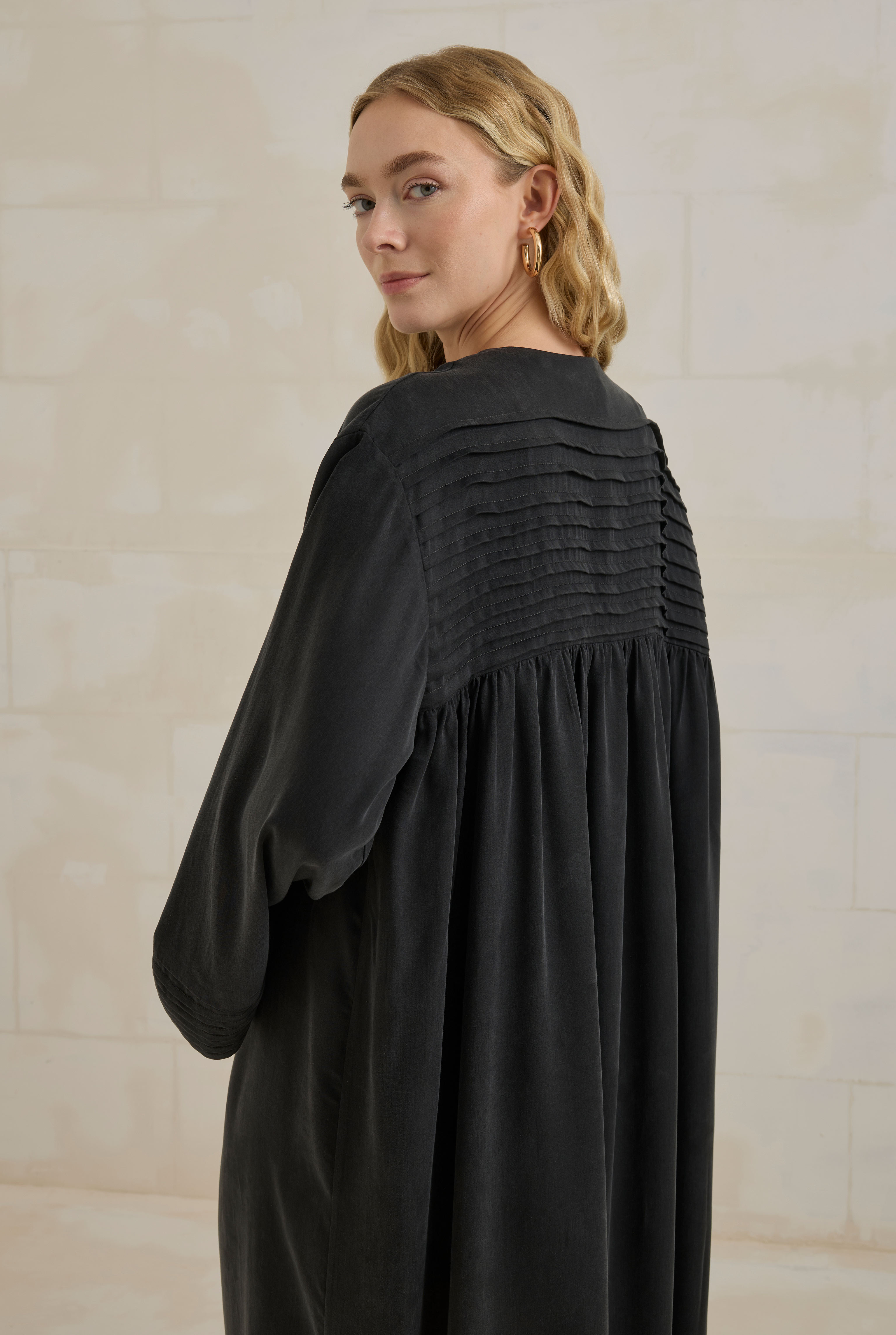 Pintuck Lyocell Abaya Black - 5