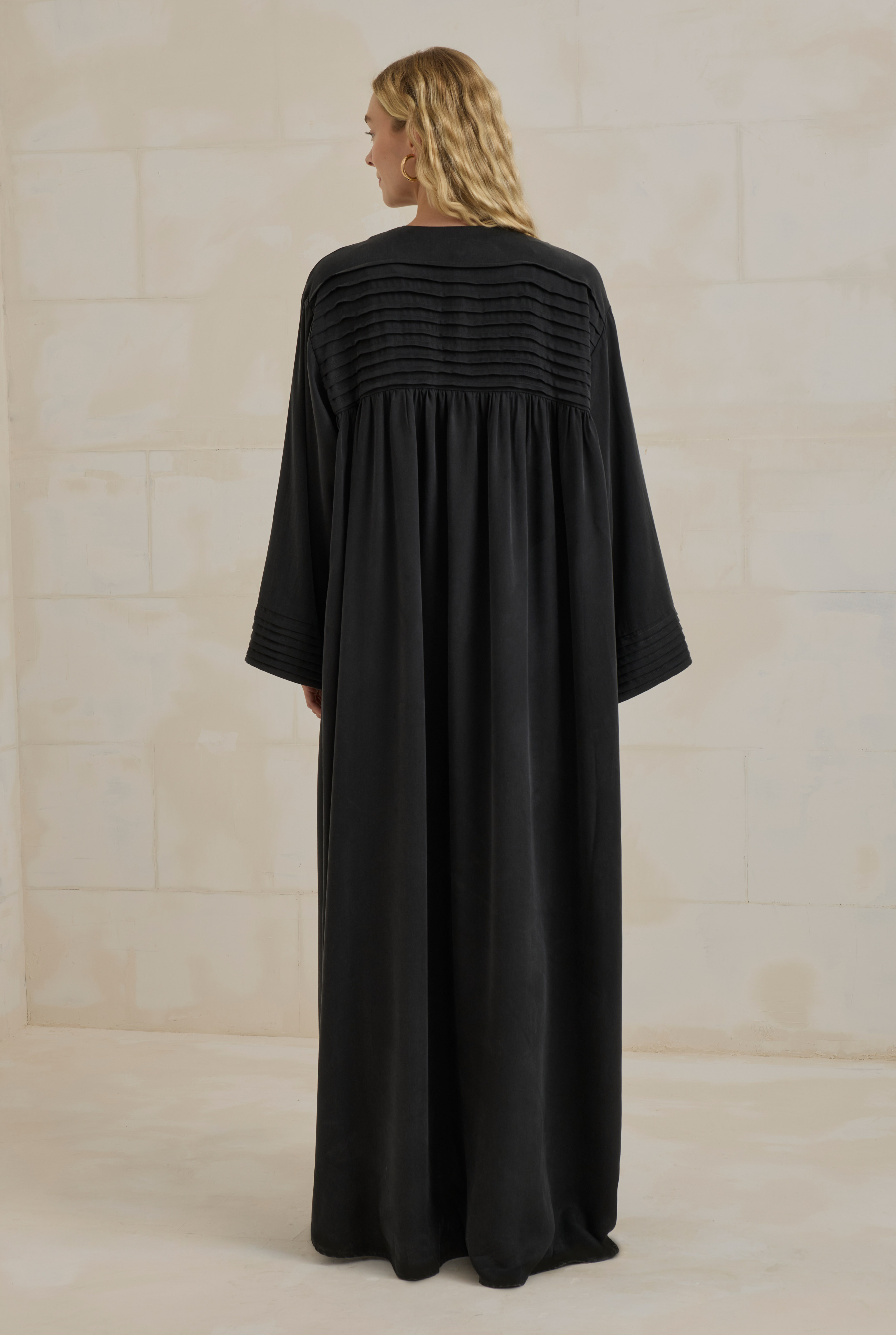 Pintuck Lyocell Abaya Black - 3